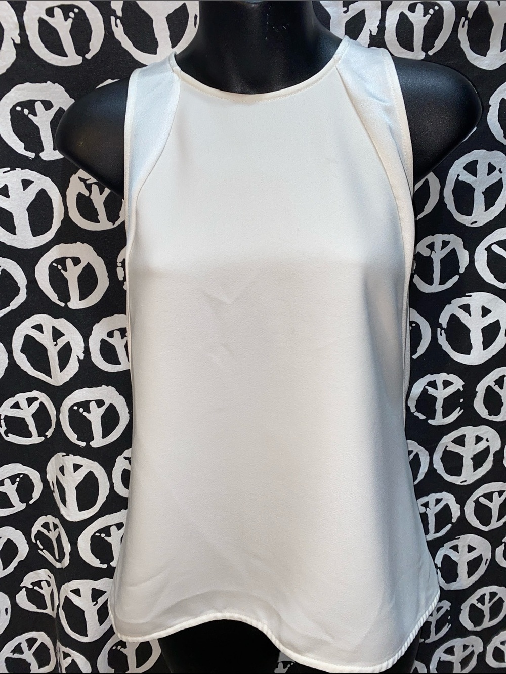 J BRAND WHITE POLYESTER TANK REAR ZIPPER SCOOP NECK SZ S